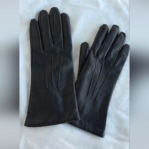 Sophisticated Black Leather Women's Gloves